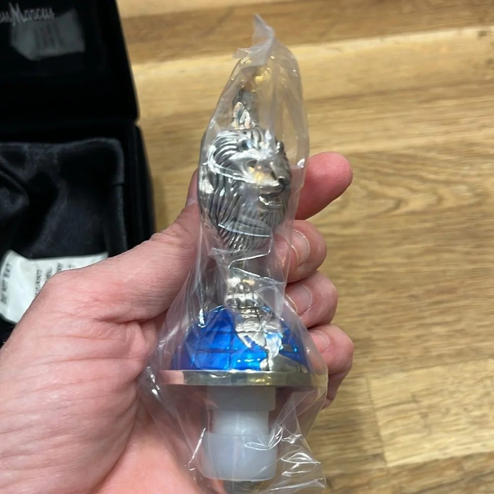 NEW Vintage Neiman Marcus Harmony on Earth Lion & Lamb Metallic Bottle Stopper